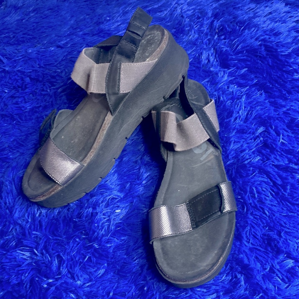 OTBT Off the Beaten Trail Pewter Gray Black Platform Sandals Size 9.5